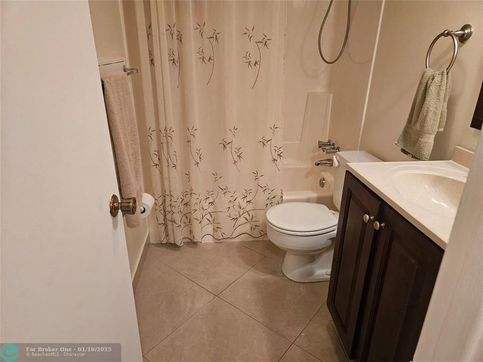 For Sale: $245,000 (2 beds, 2 baths, 1000 Square Feet)