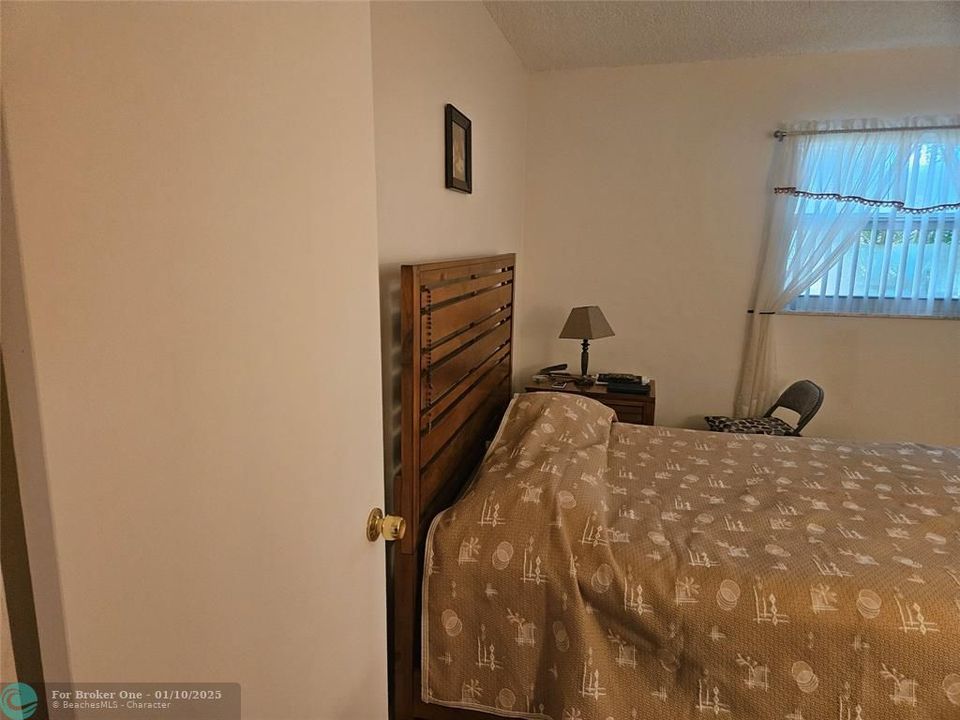 For Sale: $245,000 (2 beds, 2 baths, 1000 Square Feet)