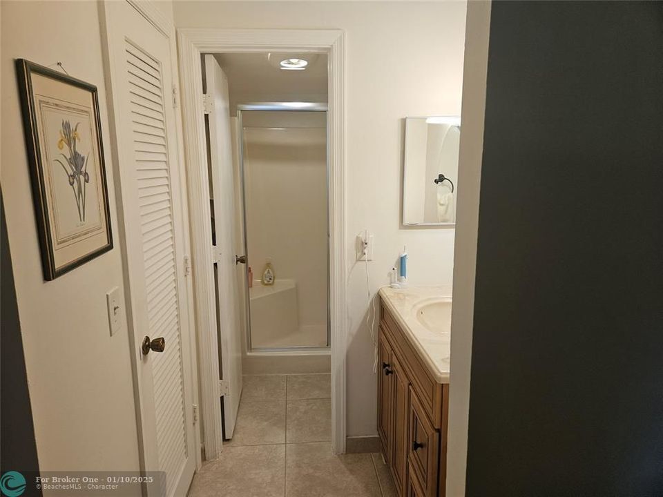 For Sale: $245,000 (2 beds, 2 baths, 1000 Square Feet)