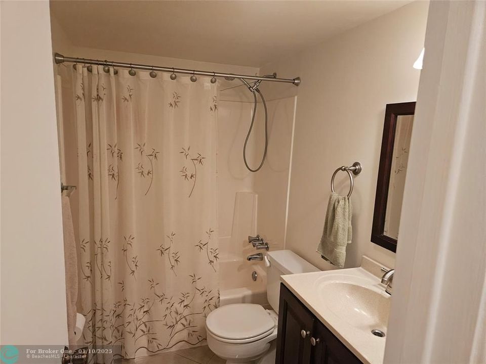 For Sale: $245,000 (2 beds, 2 baths, 1000 Square Feet)