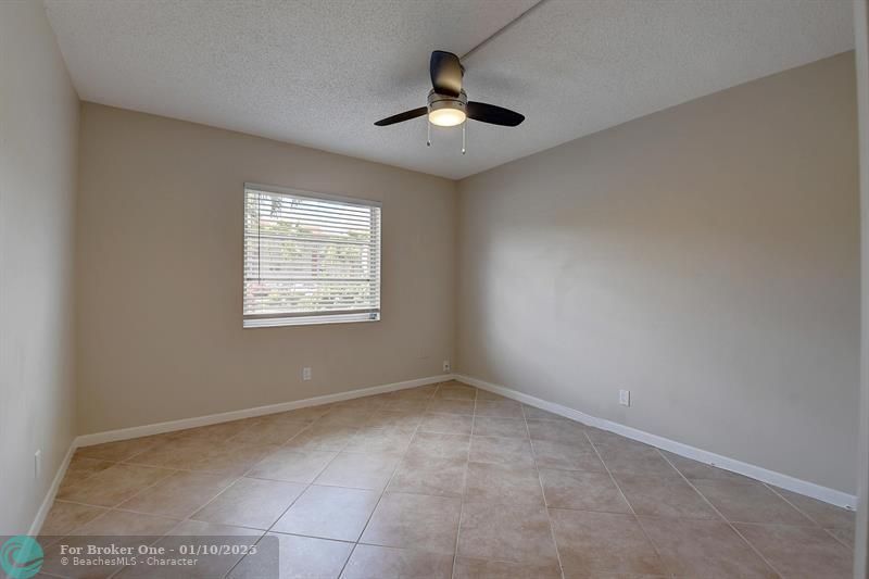 For Sale: $199,000 (2 beds, 2 baths, 1005 Square Feet)