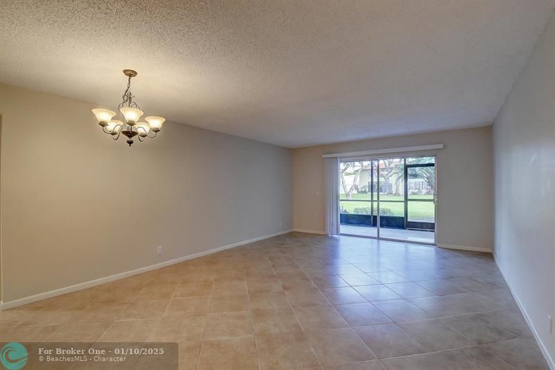 For Sale: $199,000 (2 beds, 2 baths, 1005 Square Feet)