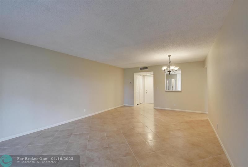 For Sale: $199,000 (2 beds, 2 baths, 1005 Square Feet)