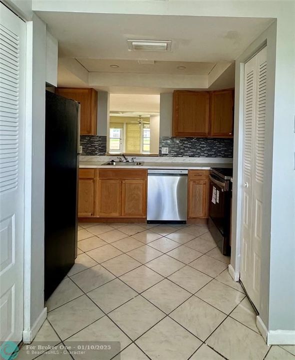 For Rent: $1,500 (2 beds, 2 baths, 1000 Square Feet)