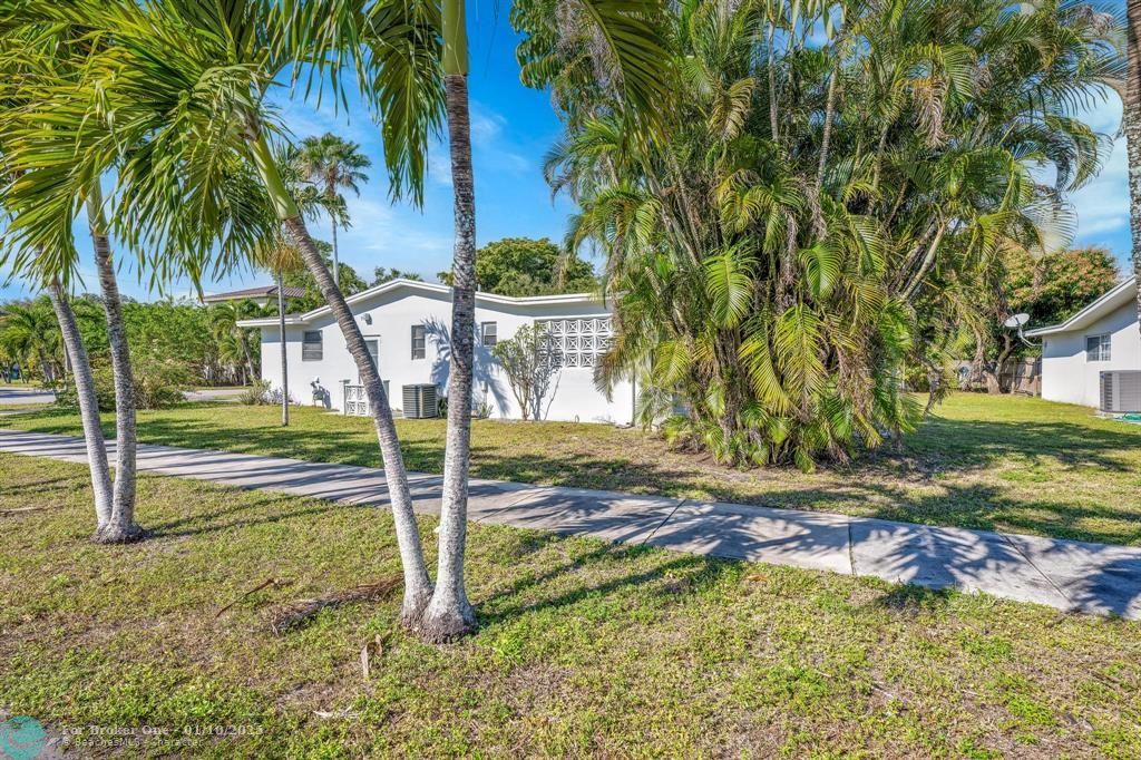 For Sale: $999,000 (4 beds, 2 baths, 2586 Square Feet)