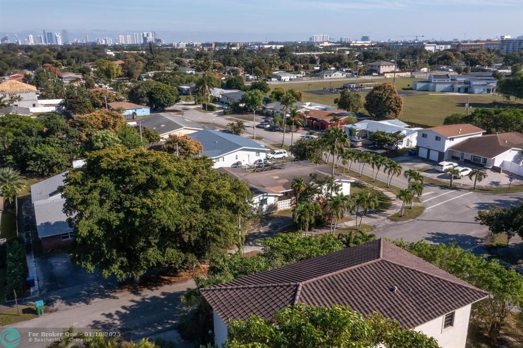 For Sale: $999,000 (4 beds, 2 baths, 2586 Square Feet)