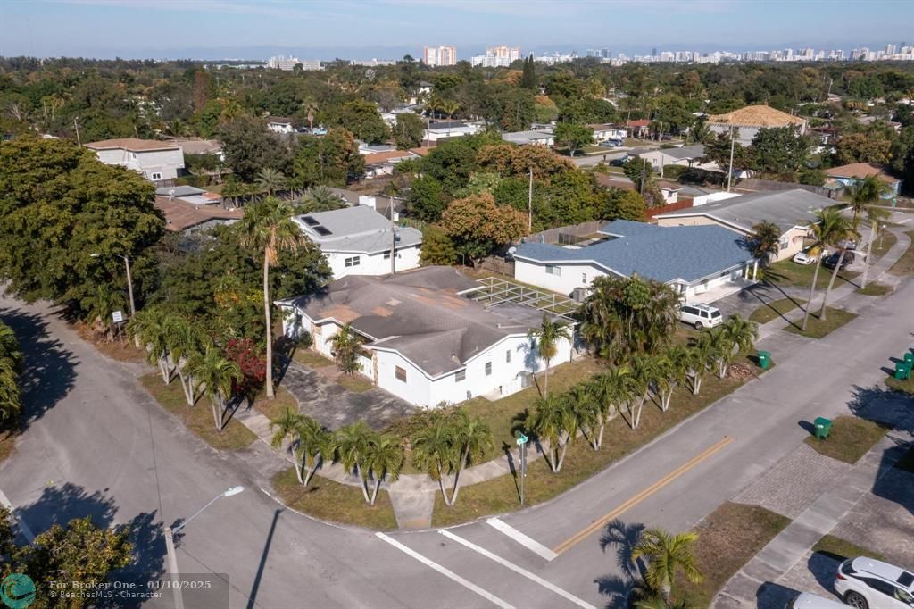 For Sale: $999,000 (4 beds, 2 baths, 2586 Square Feet)