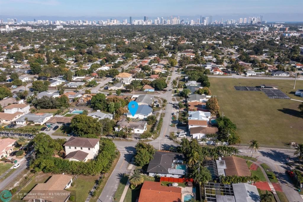 For Sale: $999,000 (4 beds, 2 baths, 2586 Square Feet)