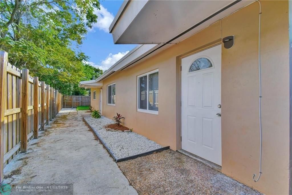 For Sale: $3,400 (3 beds, 2 baths, 1771 Square Feet)