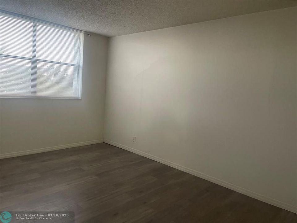 For Rent: $1,625 (1 beds, 1 baths, 606 Square Feet)