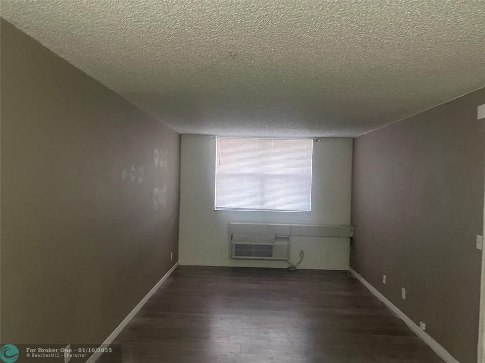 For Rent: $1,625 (1 beds, 1 baths, 606 Square Feet)