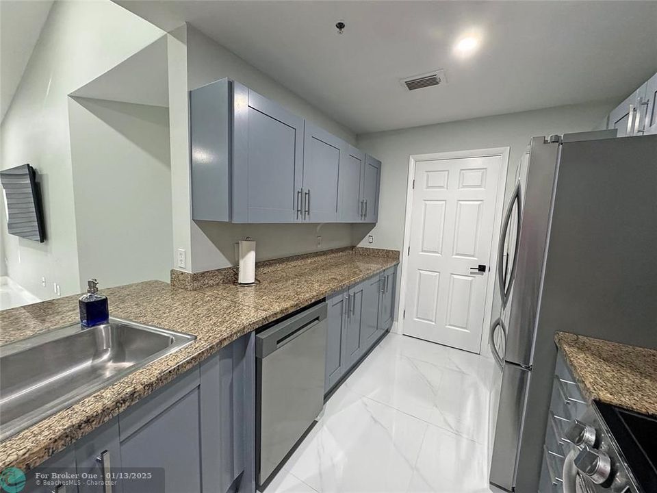 For Sale: $389,000 (2 beds, 2 baths, 1261 Square Feet)