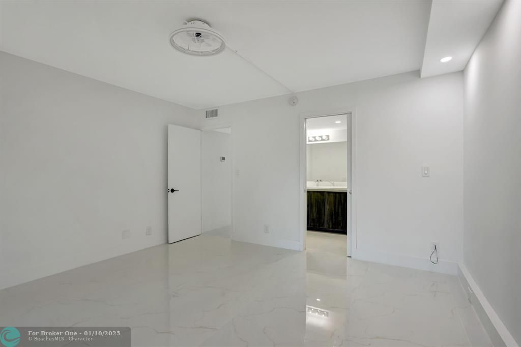 For Sale: $339,900 (2 beds, 2 baths, 1162 Square Feet)