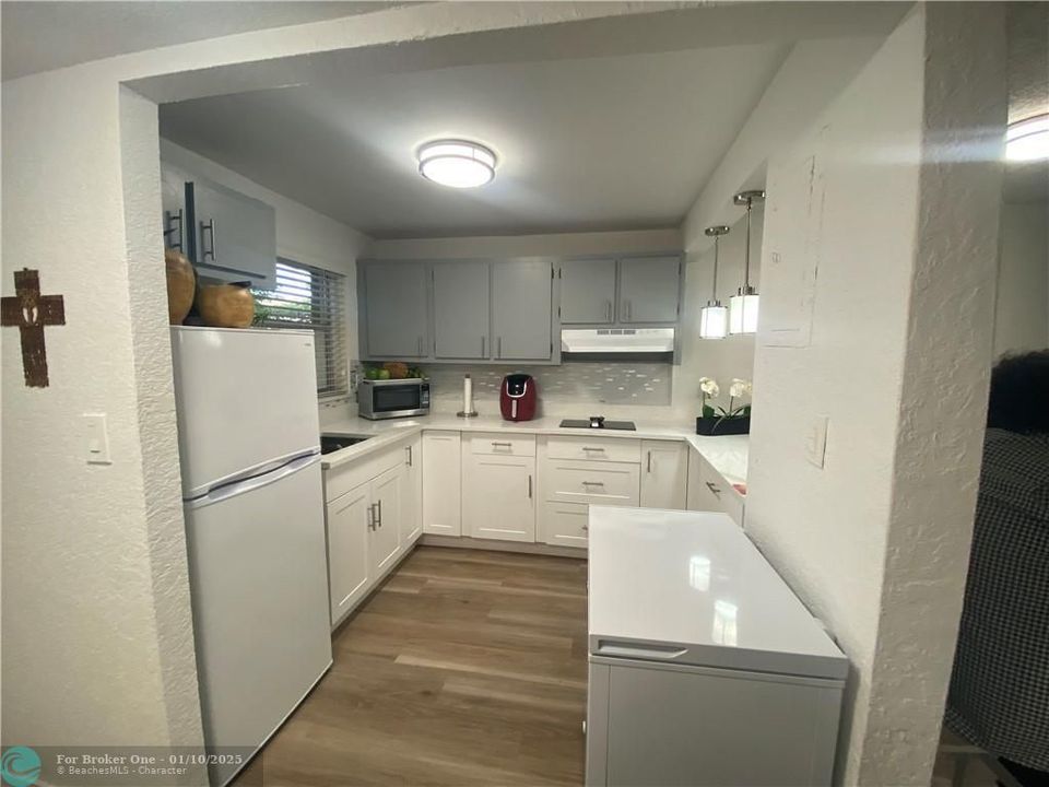 For Rent: $1,750 (1 beds, 1 baths, 640 Square Feet)