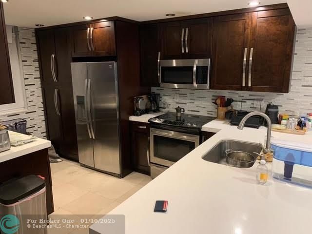 For Sale: $417,500 (2 beds, 2 baths, 1285 Square Feet)