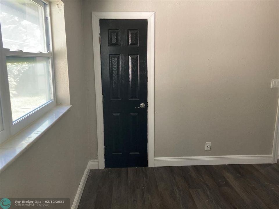 For Sale: $3,700 (3 beds, 2 baths, 1950 Square Feet)