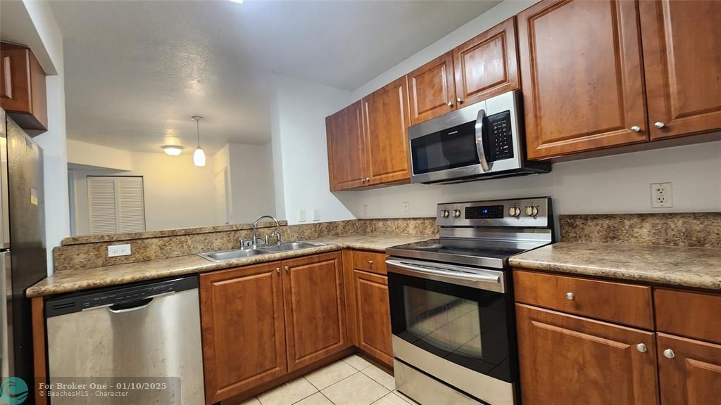 For Rent: $2,600 (2 beds, 2 baths, 1150 Square Feet)