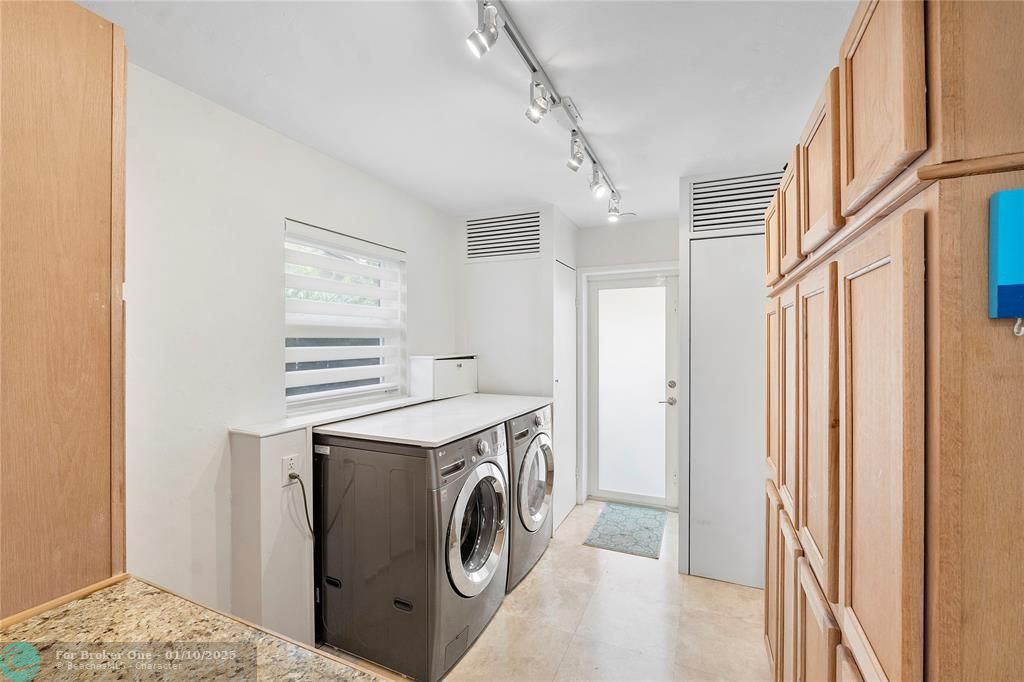 For Sale: $859,900 (2 beds, 2 baths, 1540 Square Feet)