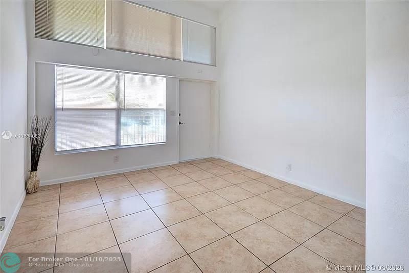 For Sale: $130,000 (2 beds, 1 baths, 750 Square Feet)