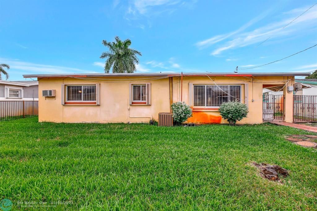 For Sale: $365,900 (3 beds, 2 baths, 1626 Square Feet)