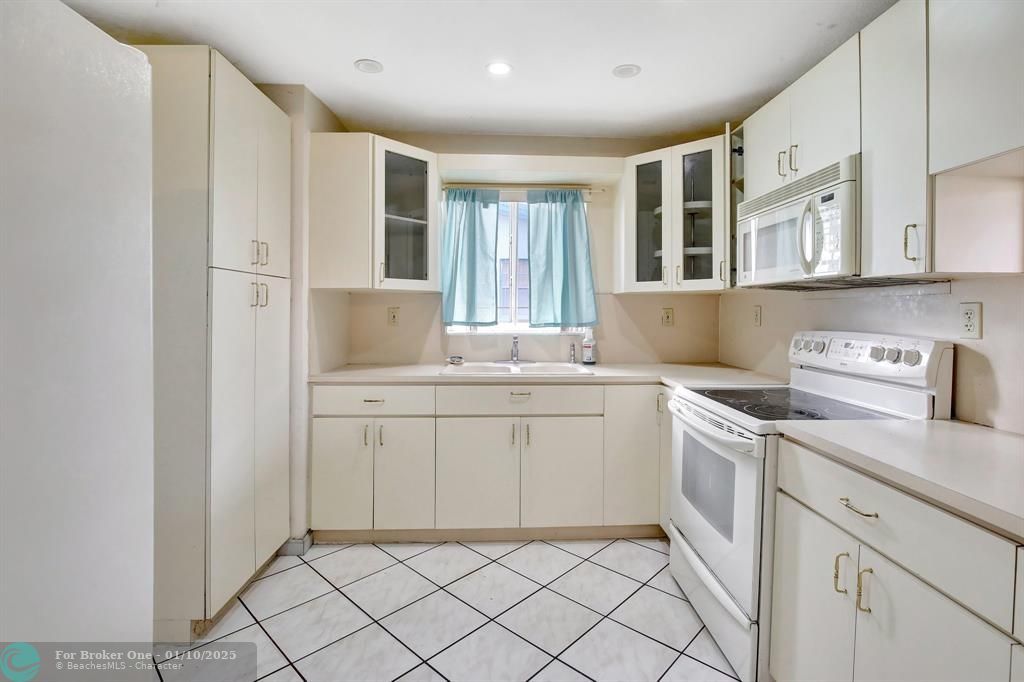 For Sale: $365,900 (3 beds, 2 baths, 1626 Square Feet)