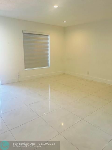 For Rent: $3,000 (3 beds, 1 baths, 1156 Square Feet)