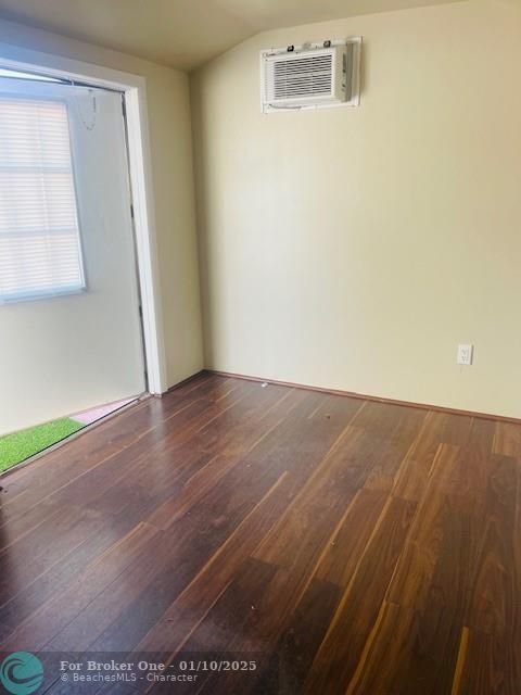 For Rent: $3,000 (3 beds, 1 baths, 1156 Square Feet)