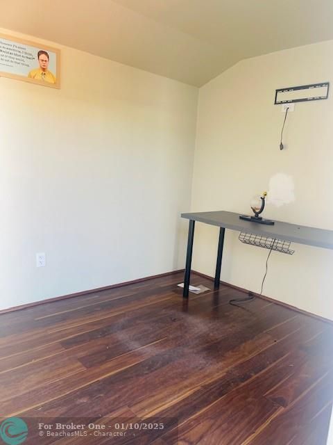 For Rent: $3,000 (3 beds, 1 baths, 1156 Square Feet)