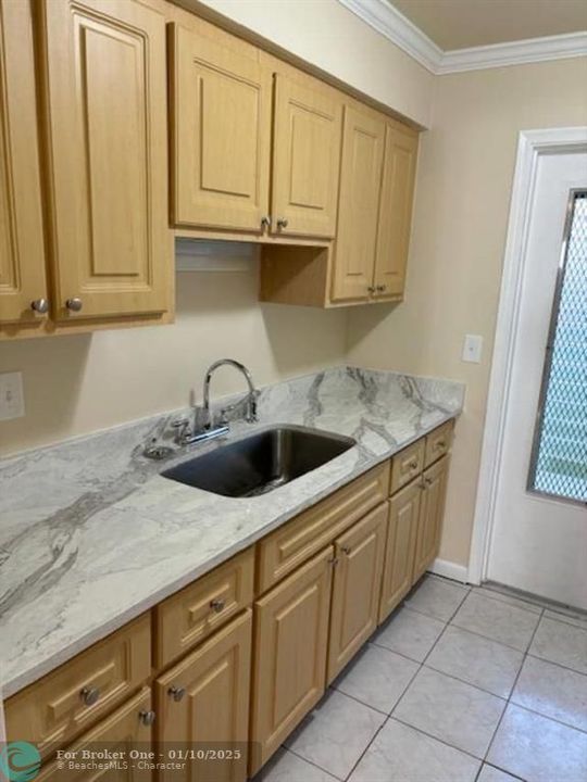 For Rent: $1,750 (1 beds, 1 baths, 11340 Square Feet)