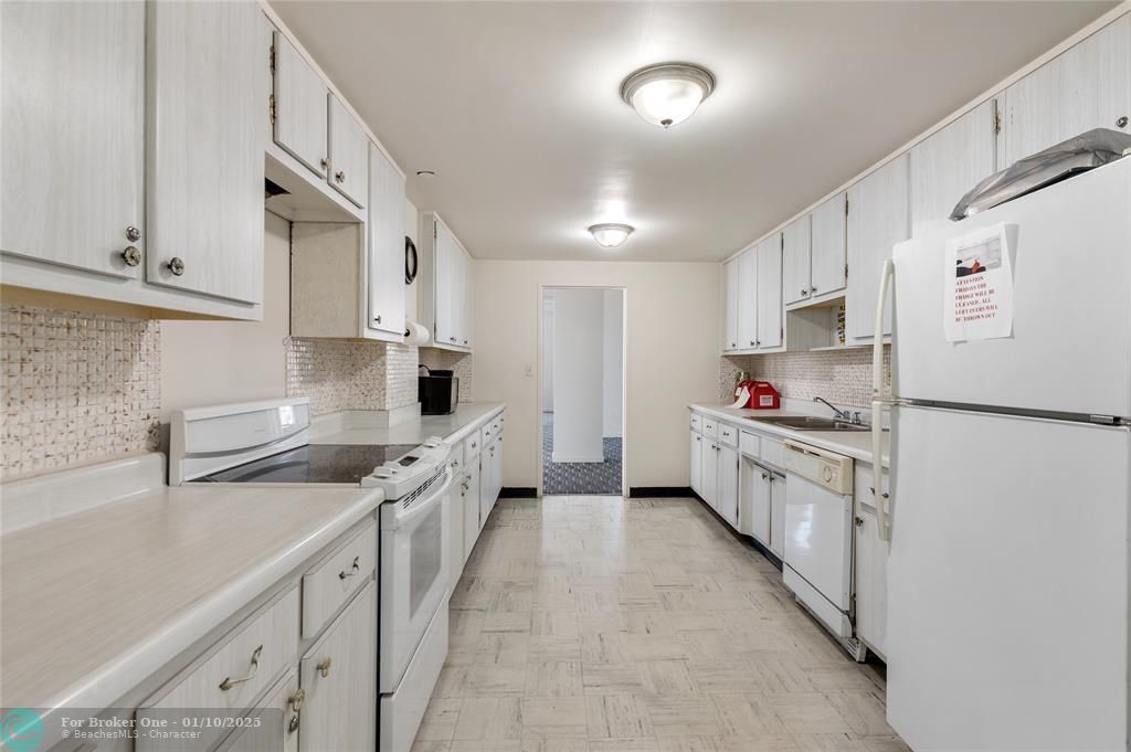 For Sale: $549,000 (1 beds, 1 baths, 1109 Square Feet)