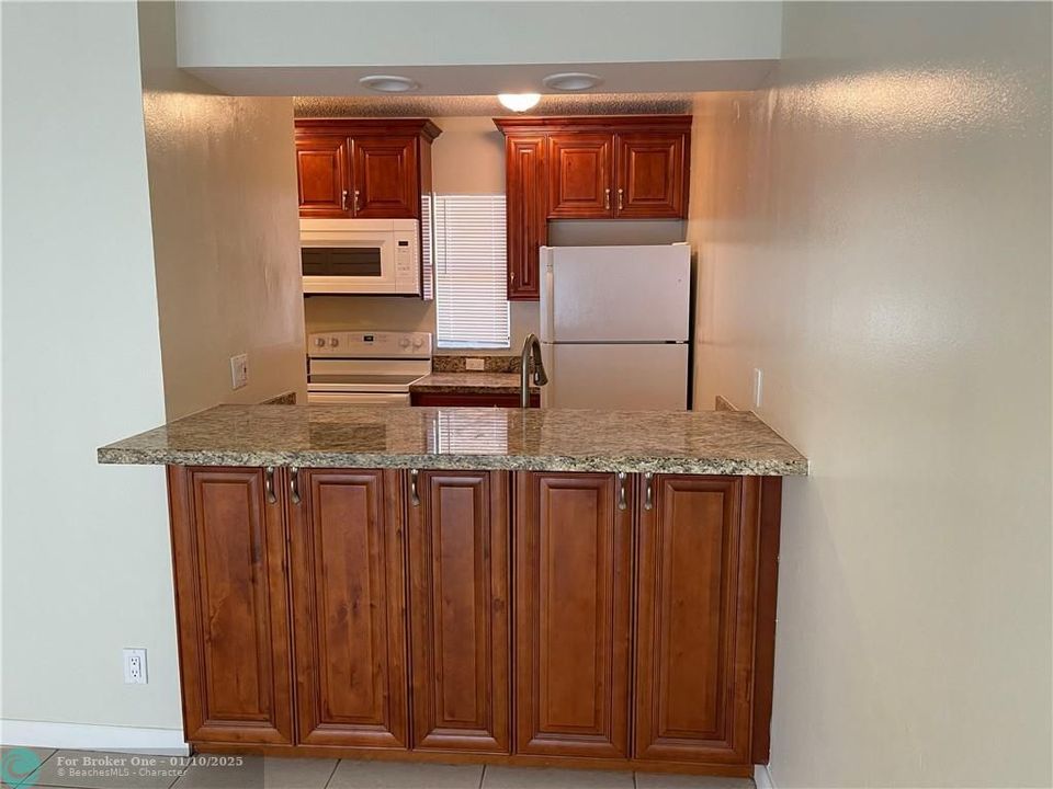 For Rent: $1,900 (2 beds, 2 baths, 768 Square Feet)