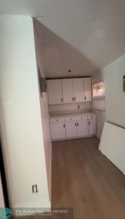 For Sale: $399,900 (3 beds, 2 baths, 1064 Square Feet)