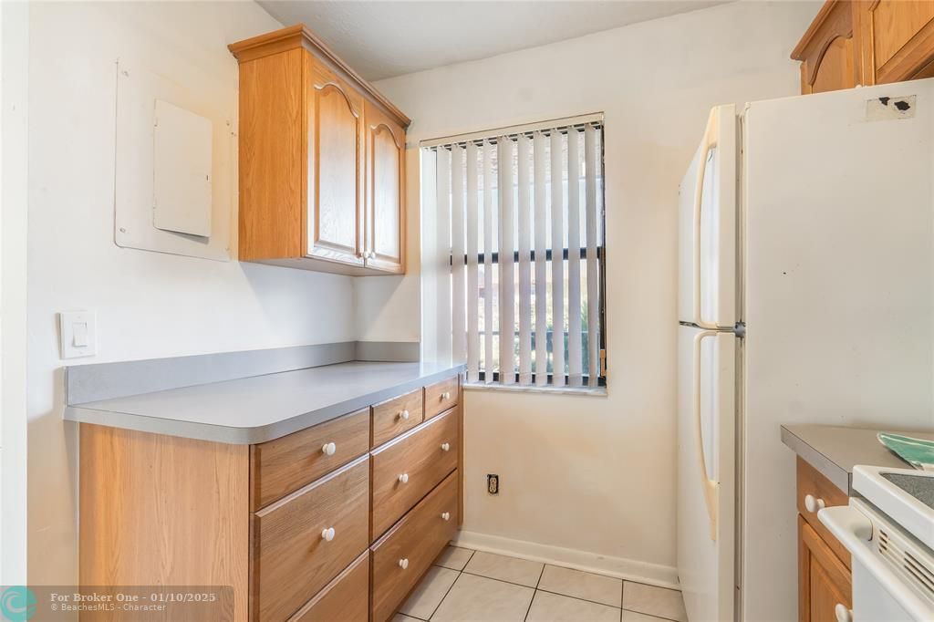 For Sale: $129,999 (2 beds, 2 baths, 850 Square Feet)