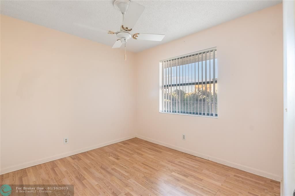 For Sale: $129,999 (2 beds, 2 baths, 850 Square Feet)