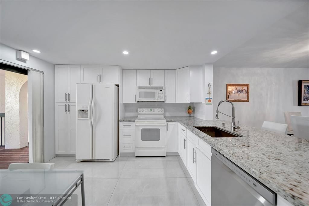 For Sale: $285,000 (2 beds, 2 baths, 1530 Square Feet)