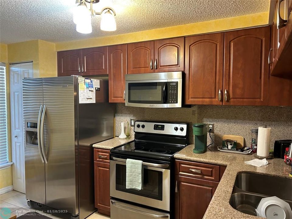 For Rent: $1,250 (1 beds, 1 baths, 1110 Square Feet)