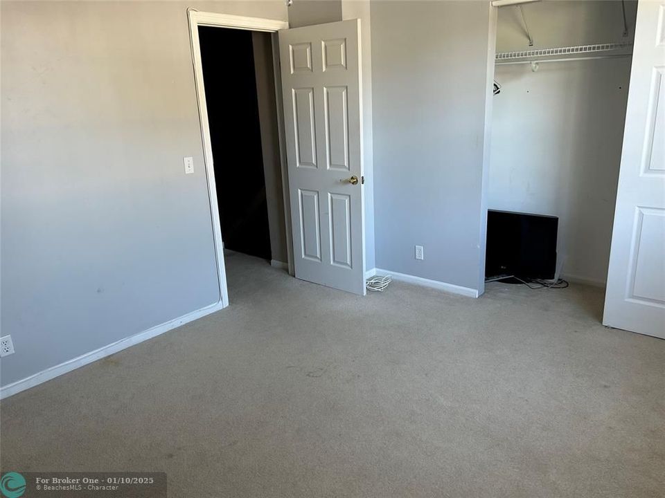 For Rent: $1,250 (1 beds, 1 baths, 1110 Square Feet)