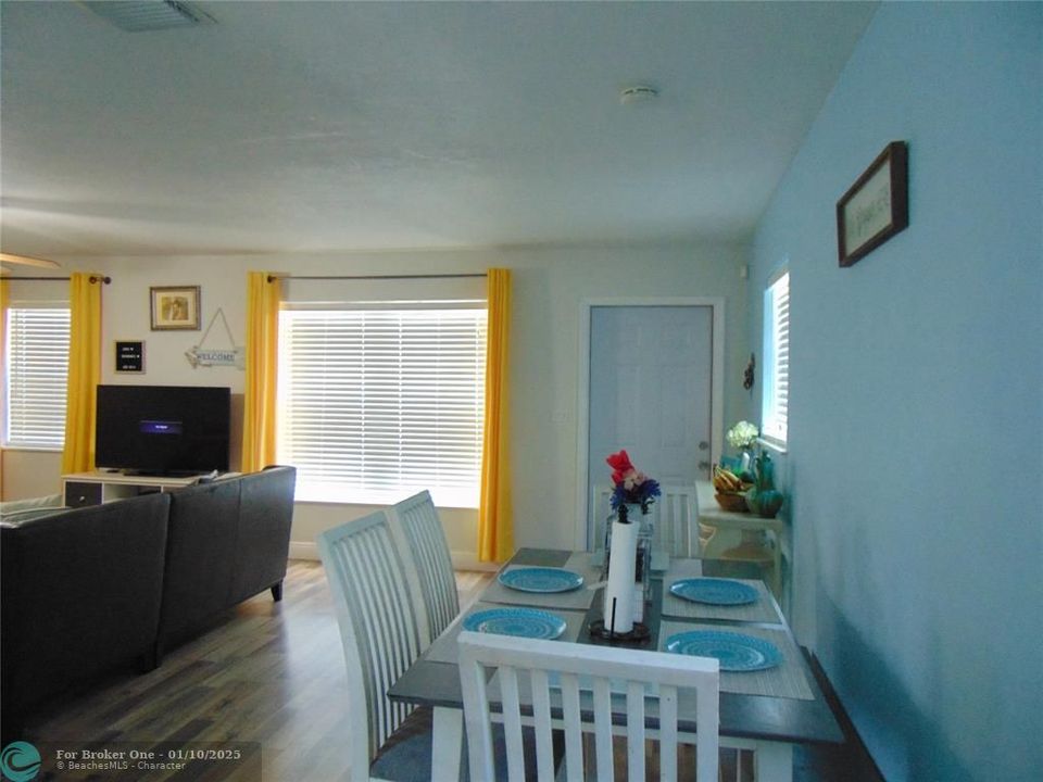 For Sale: $440,000 (3 beds, 2 baths, 1140 Square Feet)