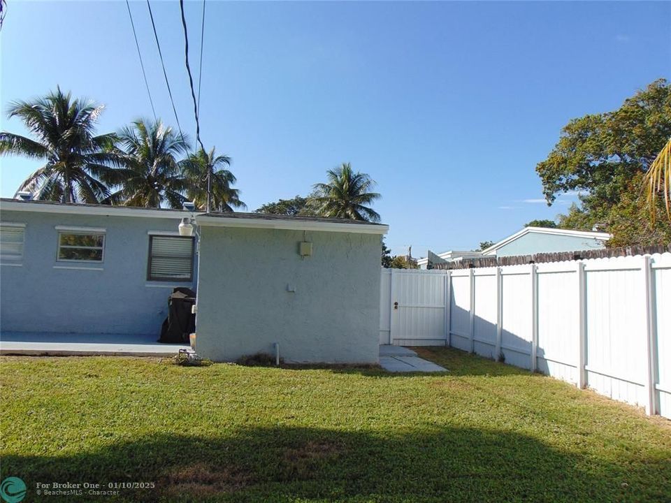 For Sale: $440,000 (3 beds, 2 baths, 1140 Square Feet)