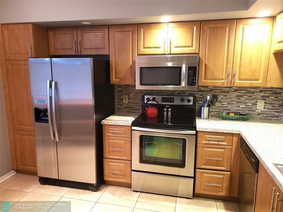 For Sale: $179,000 (2 beds, 2 baths, 1050 Square Feet)