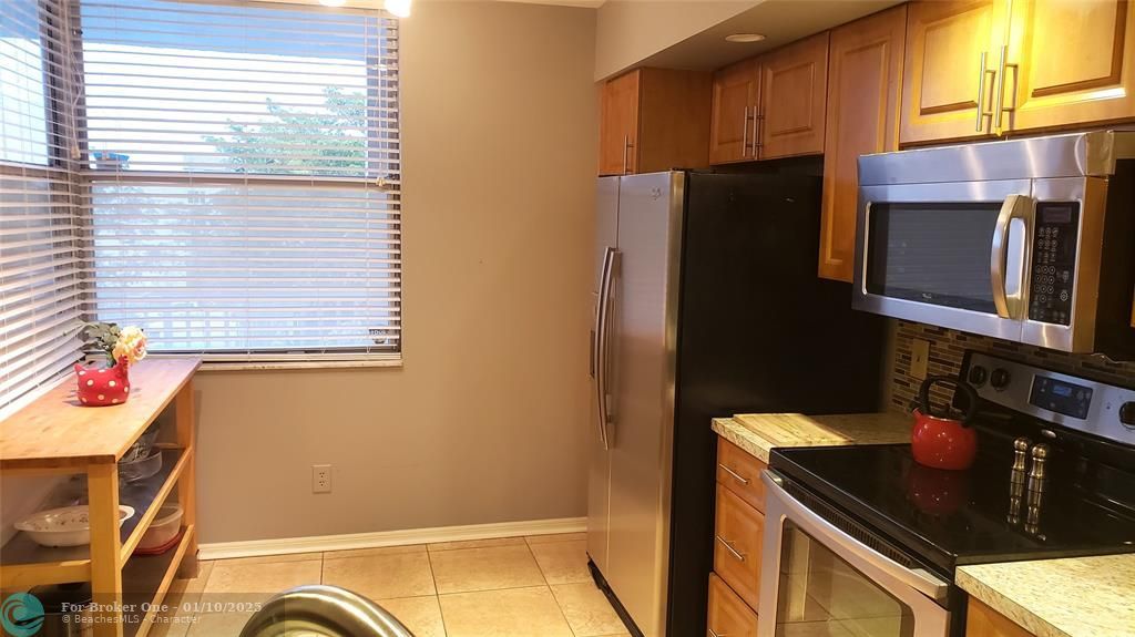 For Sale: $179,000 (2 beds, 2 baths, 1050 Square Feet)