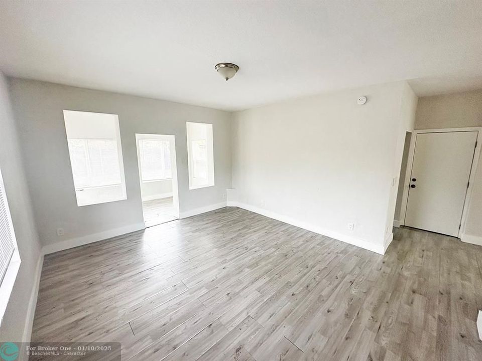 For Rent: $1,849 (1 beds, 1 baths, 750 Square Feet)