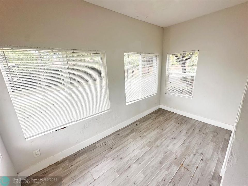 For Rent: $1,849 (1 beds, 1 baths, 750 Square Feet)