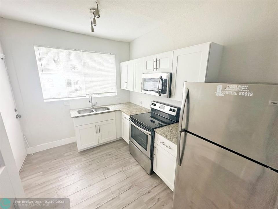 For Rent: $1,849 (1 beds, 1 baths, 750 Square Feet)