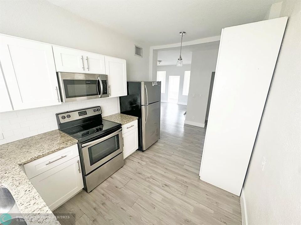 For Rent: $1,849 (1 beds, 1 baths, 750 Square Feet)