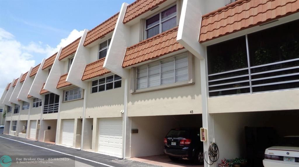 En Venta: $689,000 (2 camas, 2 baños, 2168 Pies cuadrados)