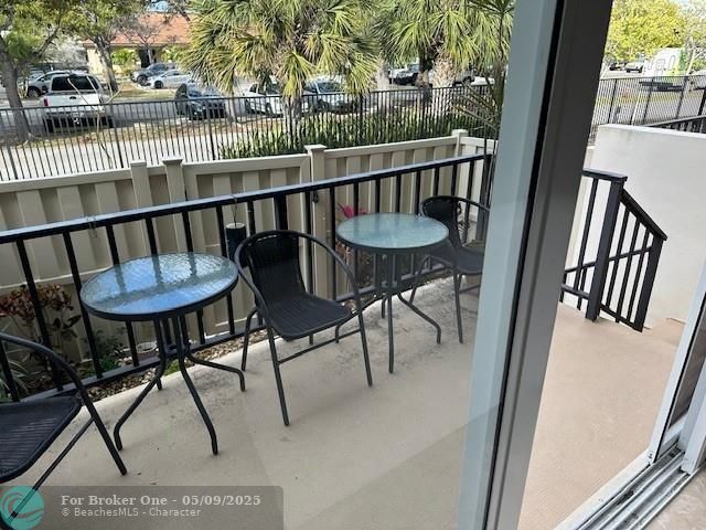 En Venta: $689,000 (2 camas, 2 baños, 2168 Pies cuadrados)
