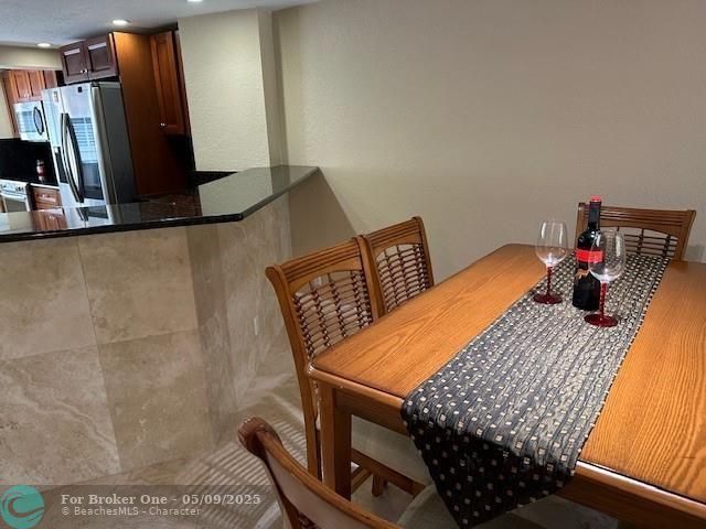 En Venta: $689,000 (2 camas, 2 baños, 2168 Pies cuadrados)