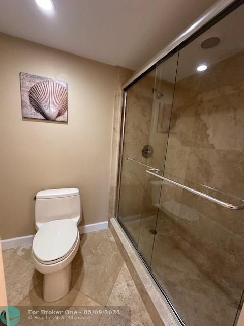 En Venta: $689,000 (2 camas, 2 baños, 2168 Pies cuadrados)