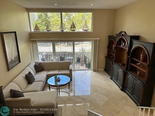 En Venta: $689,000 (2 camas, 2 baños, 2168 Pies cuadrados)
